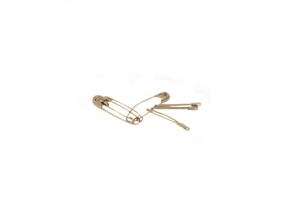 QZ9572__42398_zoom SAFETY PINS BAG (6)